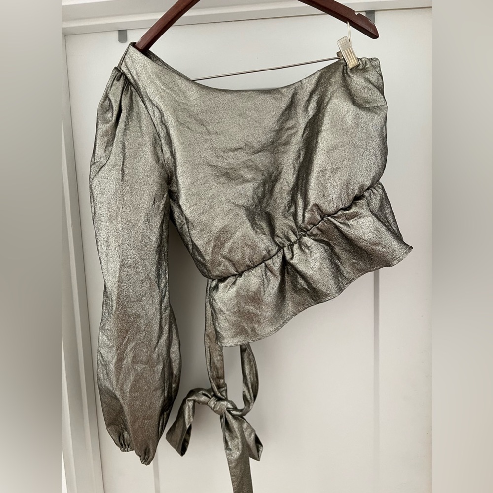 Showmeyourmumu Metallic one shoulder with bow